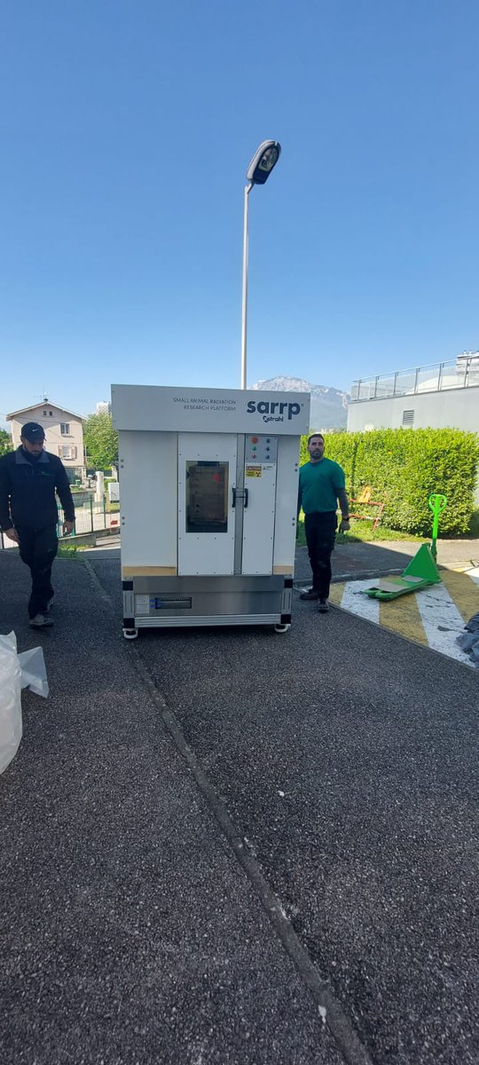I love the smell of a fresh X-ray irradiator in the morning!

Placed at the Grenoble health campus, can't wait to use it for project #ERC_RADIOCONTROL.