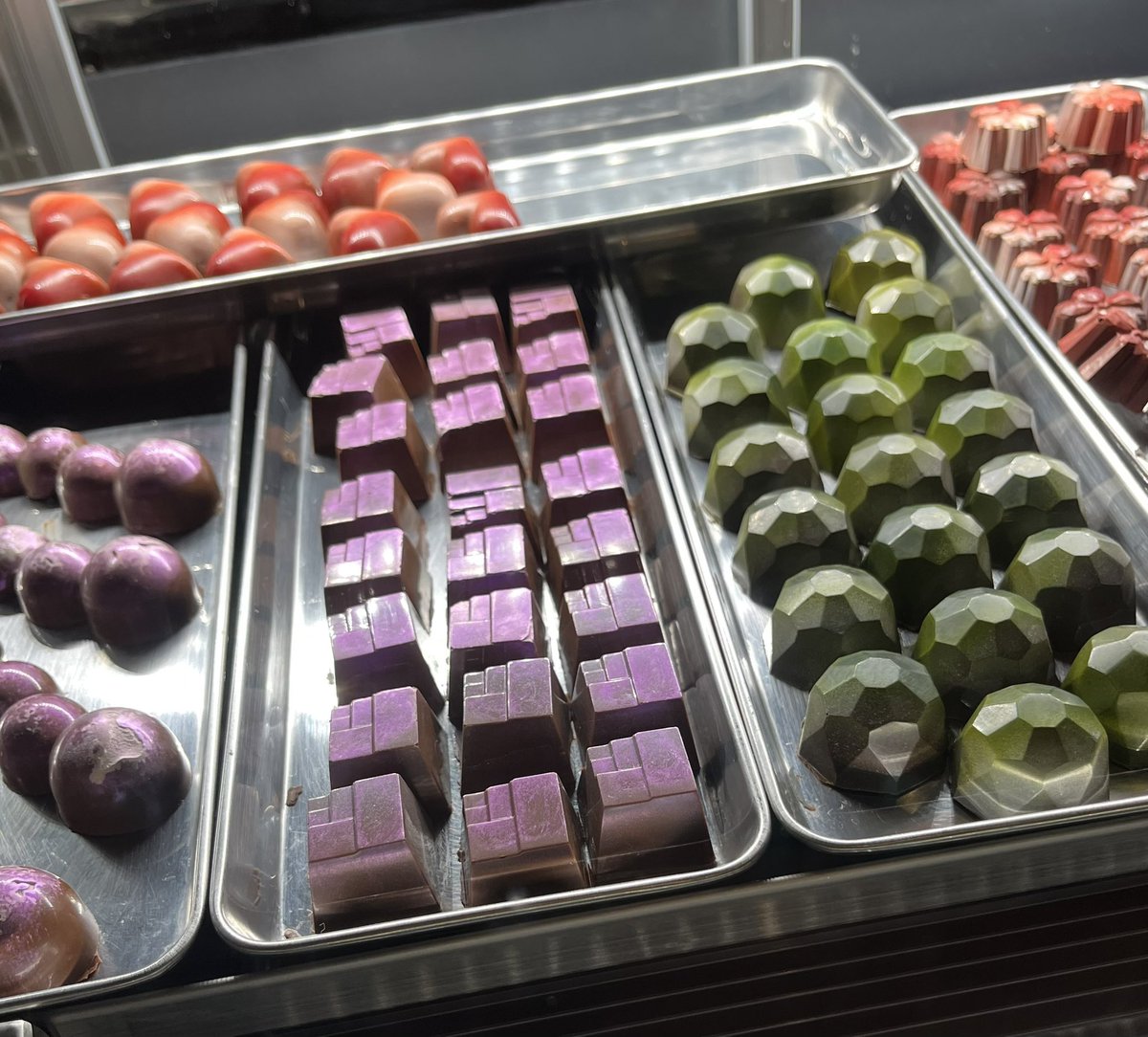 septyglass's tweet photo. 本日もチョコレート沢山作りました。
19時オープンです。
ご来店前にお電話頂けるとお席お取りできます。
#セプティグラス　#チョコレート https://t.co/aA5kiNBkIh