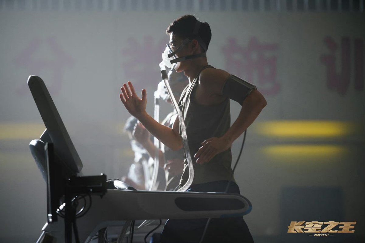 ZhanYiboTurkey's tweet photo. Yibo Official Weibo Güncellemesi

Yeni neslin test pilotları, sadece test pilotu değil aynı zamanda uçabilen "tasarımcı" ve "mühendis" olan "uzman test pilotları"dır. ​​​​​​

#WangYibo #王一博 #왕이보 #หวังอี้ป๋อ https://t.co/HjutvPIAXb