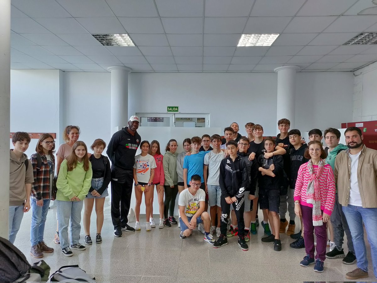 Hoy hemos tenido la visita de los alumnos del IES Marqués de Santillana.

¡Muchas gracias por la entrevista chicos! 👏🏻👏🏻👏🏻