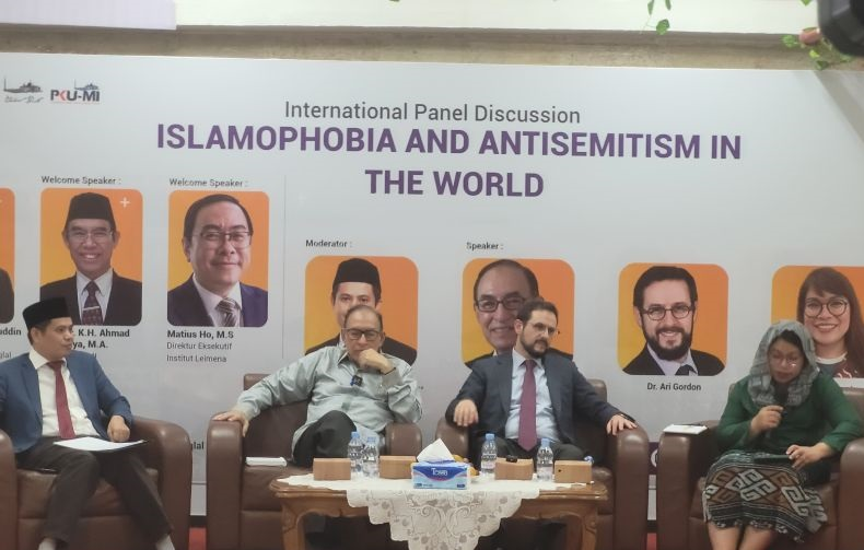 ElshintaDotcom's tweet photo. Leimena dan Istiqlal adakan diskusi internasional bahas Islamofobia https://t.co/iJdom7dOsI https://t.co/jdavf6xuHs