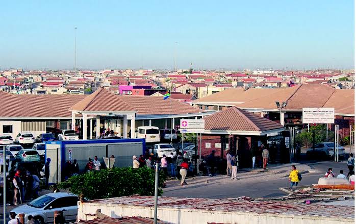 Code_luyolo's tweet photo. #Khayelitsha Support Informal settlements child headed households and informal business assisting them with business planning and management.
Poor service in government facilities 
#RefiCapeTown
@reficapetown  @refi_this #Gitcoinbeta https://t.co/SIUr9h9poE