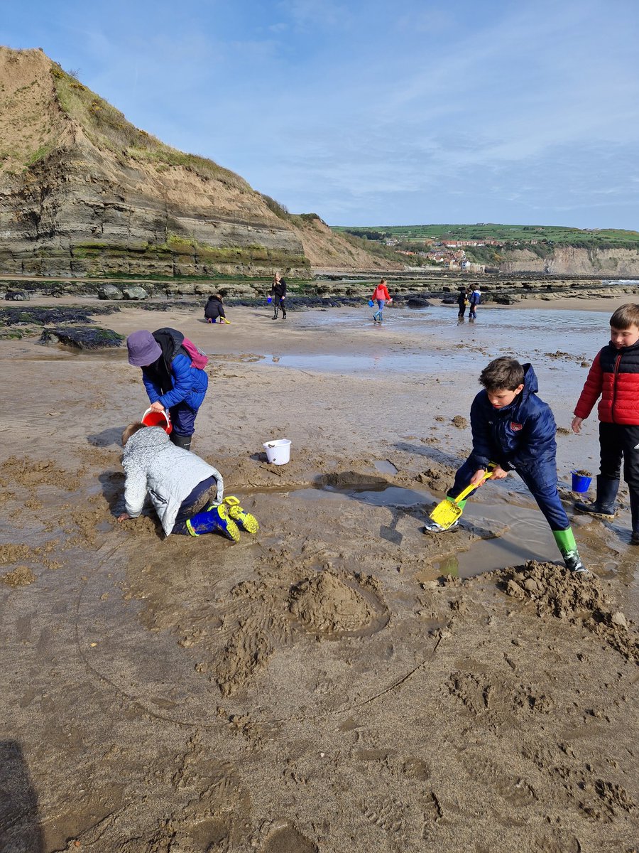 MissMur47149090's tweet photo. Sandcastles at the beach! #MorningSunshine #SandcastleFun #BoggleHole #Year4 @MIssBai69392016 @stjs_staveley https://t.co/m4cm11rnav