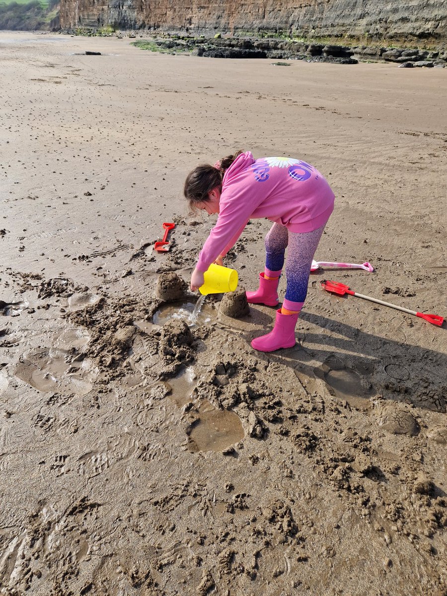 Sandcastles at the beach! #MorningSunshine #SandcastleFun #BoggleHole #Year4 @MIssBai69392016 @stjs_staveley