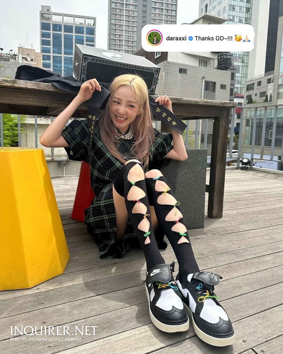 inquirerdotnet's tweet photo. OUR DARAGON HEART 🖤🤍

LOOK: Sandara Park delights "Daragon" fans as she shares snaps wearing shoes from her fellow K-pop star G-Dragon.

The shoes came from G-Dragon's fashion line, "PEACEMINUSONE." | 📸: Park/Instagram https://t.co/eUGWw2BTmG