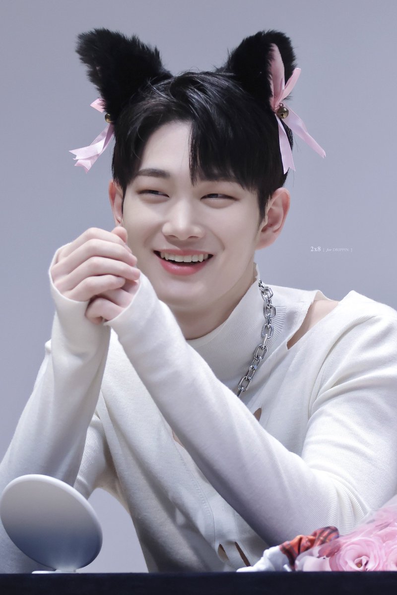 2x8_pin's tweet photo. 230428 팬사인회 #주창욱 
웃는 거 아이예��� ~ ฅˆ‧⩊‧ˆฅ 🖤

#드리핀 #DRIPPIN https://t.co/NThvGrTpmX