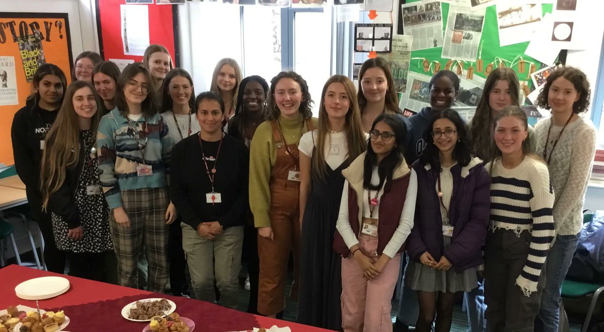 Thank you and a fond farewell to our Year 13 Sixth Form Leadership Team who yesterday handed over to the new incoming team. Good luck to all!

#LGGSContribute #LGGSDifference