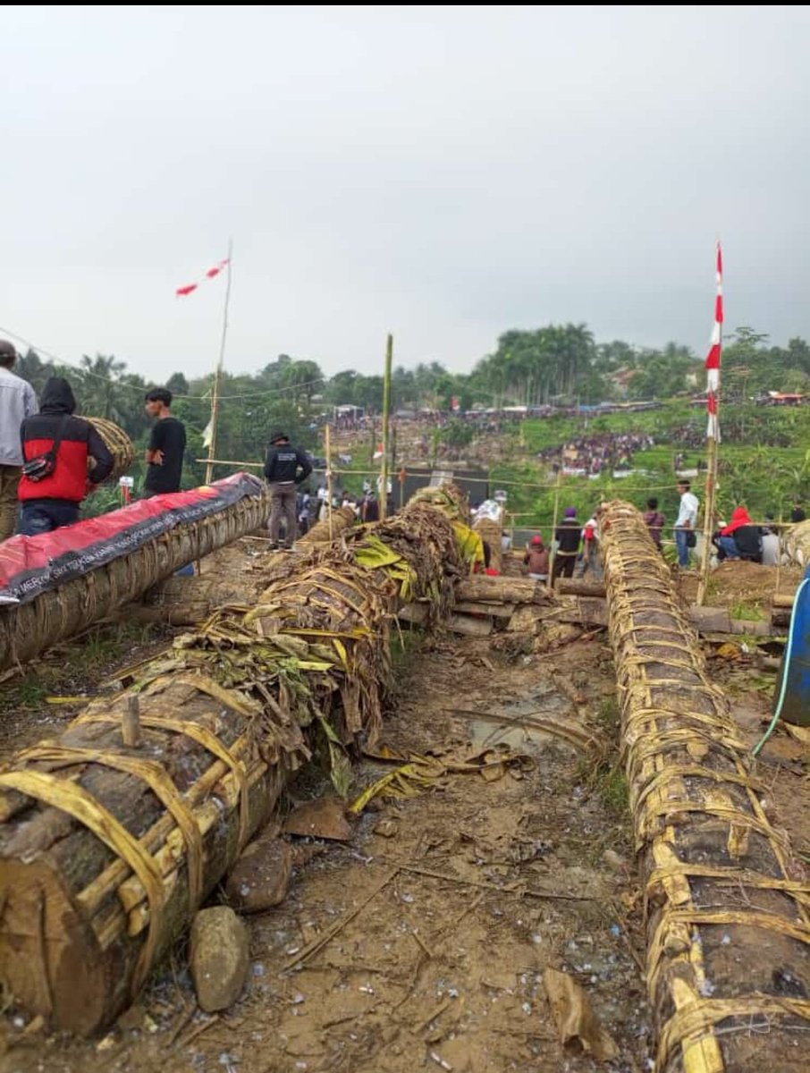 PembajakBogor12's tweet photo. Mana si tum @DikySoemarno yang so paling ngULTRAS???
 Senggol dong !!! 🤪💣🔥

#UltrasSukamakmur
#Puncak2
#KuluwungPride https://t.co/I5cSGE8AbQ