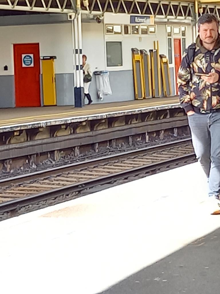 AlansTweets's tweet photo. And we wonder why ramp assistance is complicated and so often fails. Surely there's a better answer. #UniversalRamp #LevelBoarding https://t.co/L0QldMtm4f