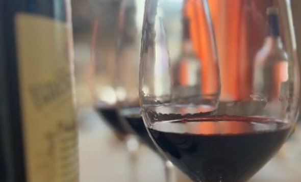 Good to see Larrivet Haut-Brion coming out at a price lower than last year's 2021 release (25€ ex-bdx for a much better wine in my opinion). Tasting note for red and white here (€) janeanson.com/report/en-prim… (I will put all releases on this page until full report out next week).