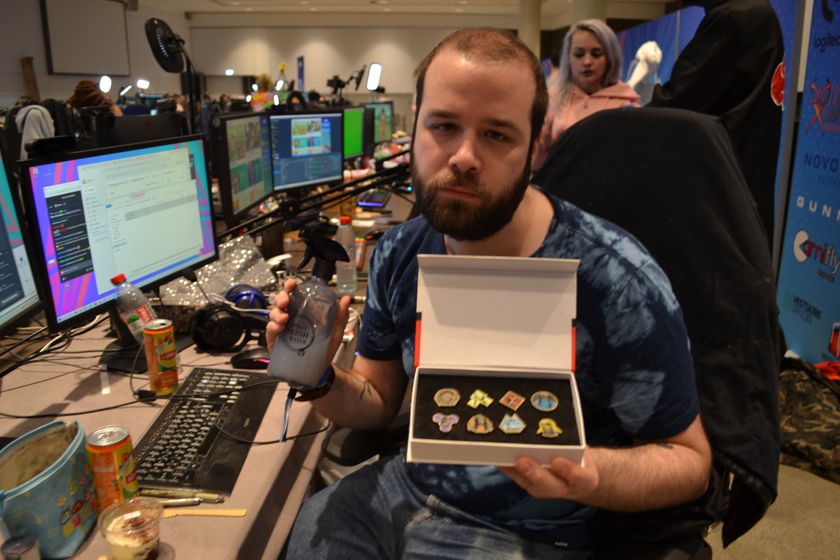 Fildrong's tweet photo. J'ai lavé mes badges

(nique) https://t.co/aze7mwsQPT