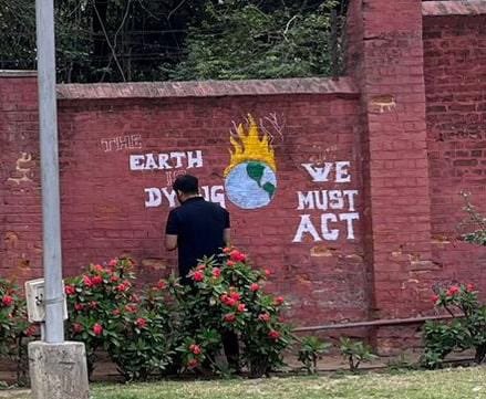 DcClz's tweet photo. Wall Slogon “ पेड़ रहेगा, तो इन्सान रहेगा ” in different Languages, Writing done by Hostel Students at #DSKothari Hostel, @UnivofDelhi in association with @EcoPrabandhan under guidance of @DcClz @MCD_Delhi @SBM_MCD for Mass Motivation of United Efforts towards Sahbhagita https://t.co/Z1sJV49r9N
