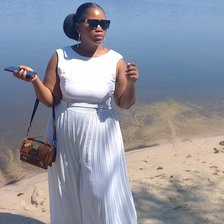 Lindiwe Ben tweet media