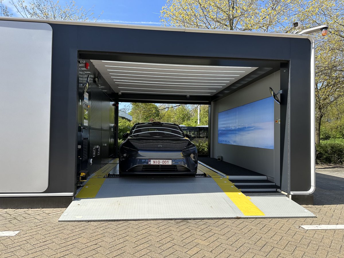Marnix_Belgium's tweet photo. #Nio 
The powerswap in Utrecht this morning was unmanned. Got 522km range in 4m30. 
I love swapping!!! https://t.co/kEYa59rIwL