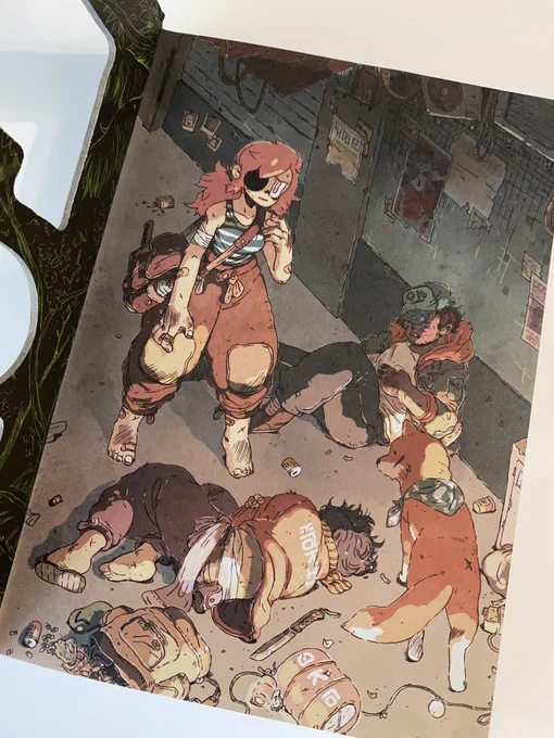 Guillaume Singelin の"PTSD"英語版を買っちった。TLに購入者がいたので釣られました。  ぼくはGuillaume Singelinの絵が本当に好きで、この粗々しさと素朴さの織り混ざった線、水彩、デザインがたまらない。かわいらしくも重々しい、それは絵のみならず退役軍人を主題にした内容にも表れる。
