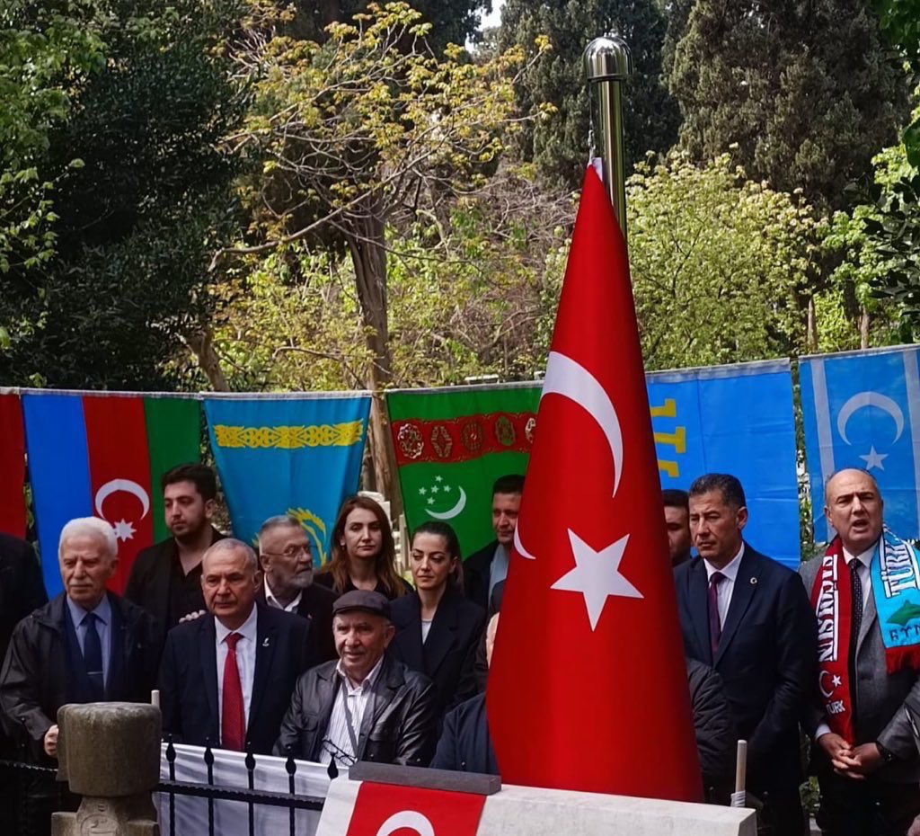 Cumhurbaşkanı Adayımız Dr. Sinan Oğan, #3MayısTürkçülerGünü’nde Nihal Atsız’ın kabrini ziyaret etti.