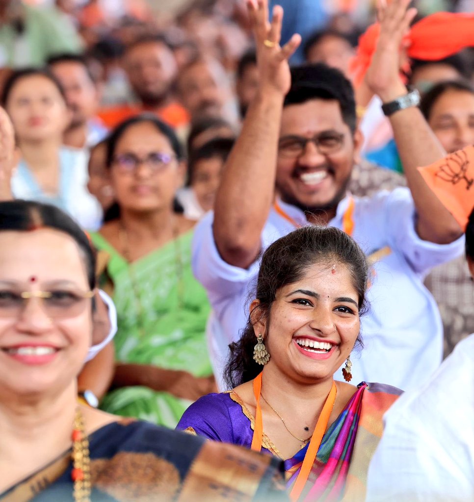 ProfSRK's tweet photo. Mesmerizing Momemts of Today's #ModiHawa in Mulky.
Present & Future of Bharat are secured in Modi Ji's hands. Thats the Bharavase in #Modi Ji & #BJP.
#BJPYeBharavase #HanumaBhakthaModi #ModiInKaravali #BJP4Udupi #BJP4Karnataka #PoornaBahumata4BJP @narendramodi @narendramodi_in https://t.co/4lqZCp1HOW