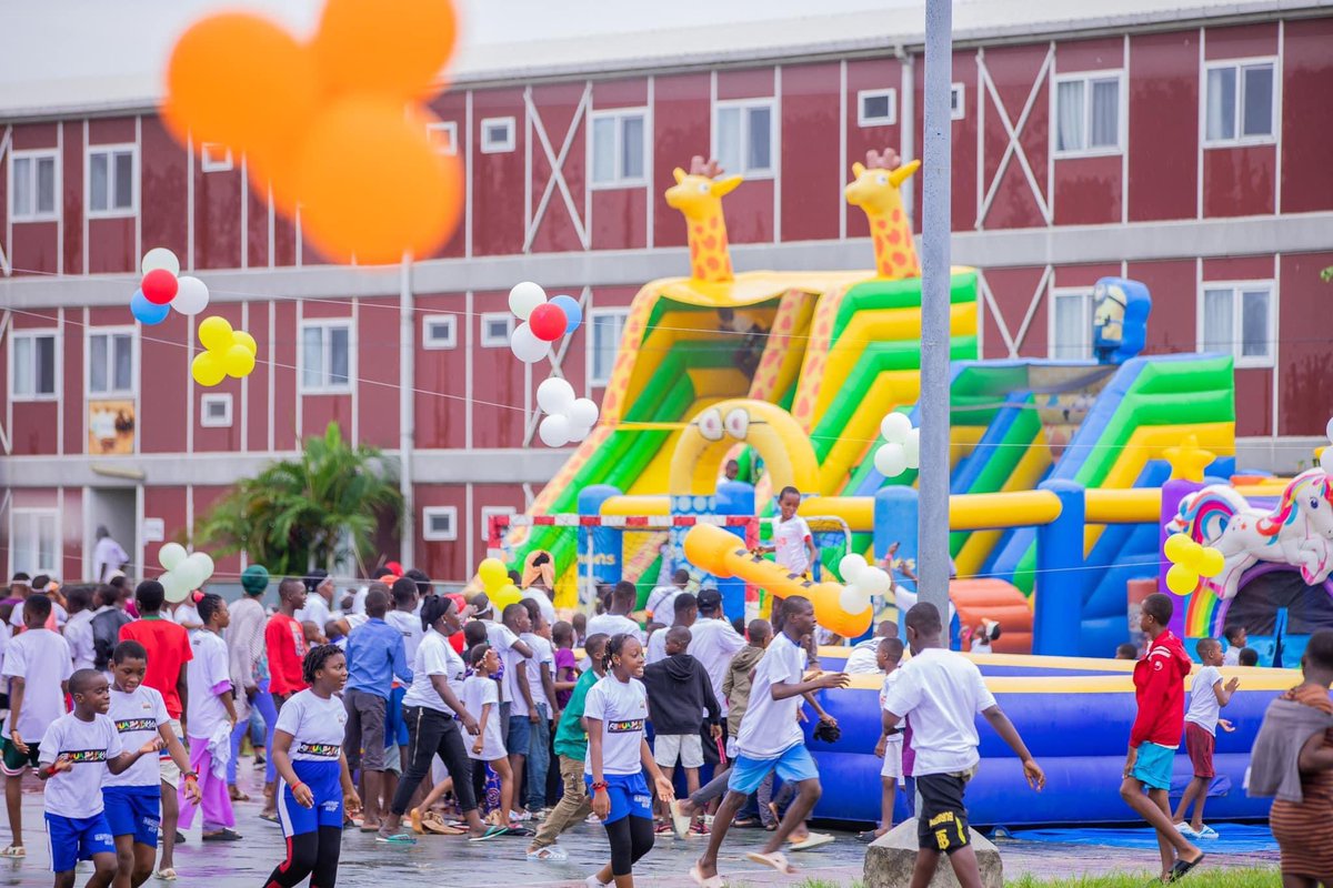 Les lampions se sont éteints sur le FEMUA15 qui est désormais classé parmi les plus prestigieux festivals au monde. Eh oui! Le FEMUA est un festival complet.Du Carrefour jeunesse en passant par le Kids, le Sport,le Social jusqu’aux Concerts, tout le monde y trouve pour son compte