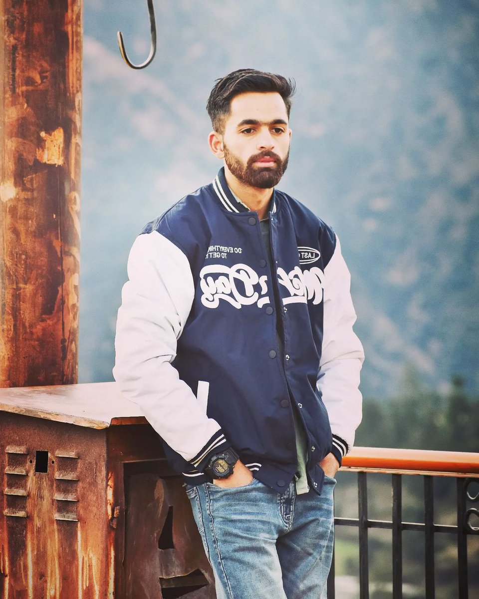 SheikhNafees14's tweet photo. My feelings, thoughts, memories dreams are countless...but what to do my words are numbered to express them all
#love #felling #viral https://t.co/rCDucpZ7Yj