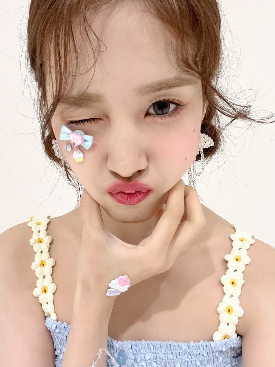 🐶💬
띵동 선물 도착🎁
재이 네컷❤️

#STAYC #스테이씨 #J #재이