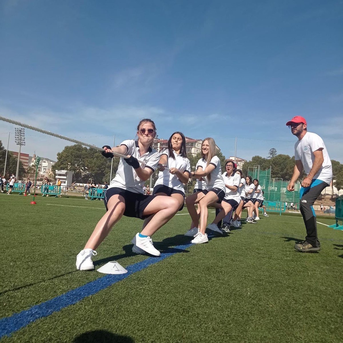 El diumenge 30 d'abril, el nostre centre va celebrar les XXII Olimpíades Esportives, jornada de convivència amb una gran participació d’alumnat, famílies i professorat.
#carmelitesgandia #eduquemlamentielcor 
#somvedruna 
m.facebook.com/story.php?stor…