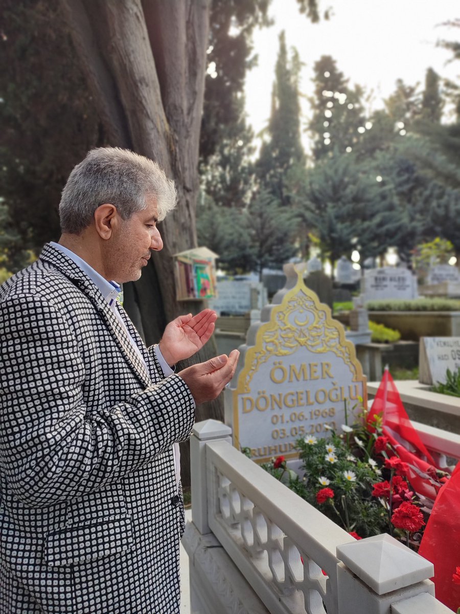 MHarikases's tweet photo. Sohbetleri ile gönüllerimizde yer edinen, güzel insan merhum Ömer Döngeloğlu hocamızı, vefatının sene-i devriyesinde rahmet ve minnetle anıyorum. https://t.co/whyiDczPPC