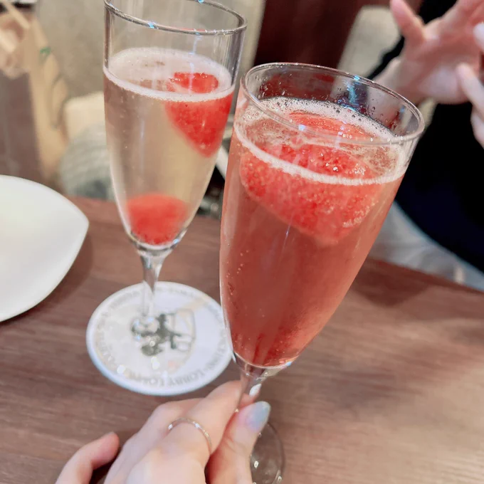 アフターでいちごのアフターヌーンティー!なんかおつまみ感あるけどアフターヌーンティーと言ったらアフターヌーンティーなんですよ