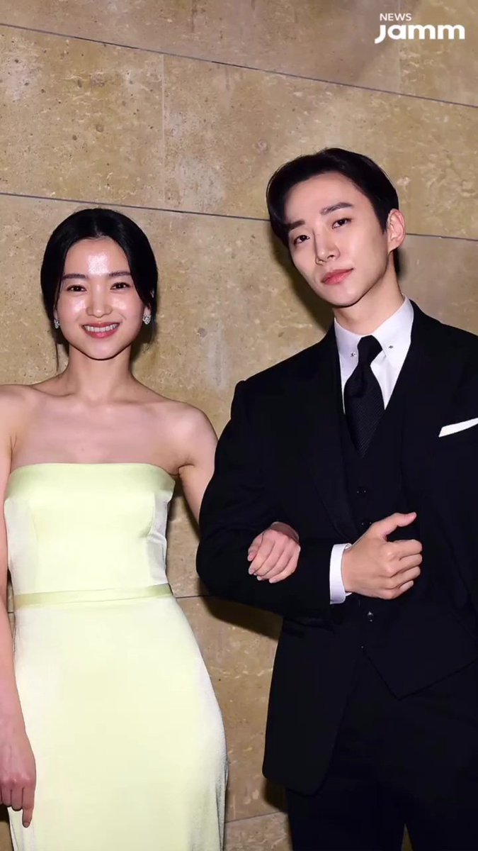 taeri_yeosin's tweet photo. 59th Baeksang Arts Awards Presenter, Kim Tae Ri &amp; Lee Jun Ho.

📷 NewsJamm https://t.co/RbCs4tycEr