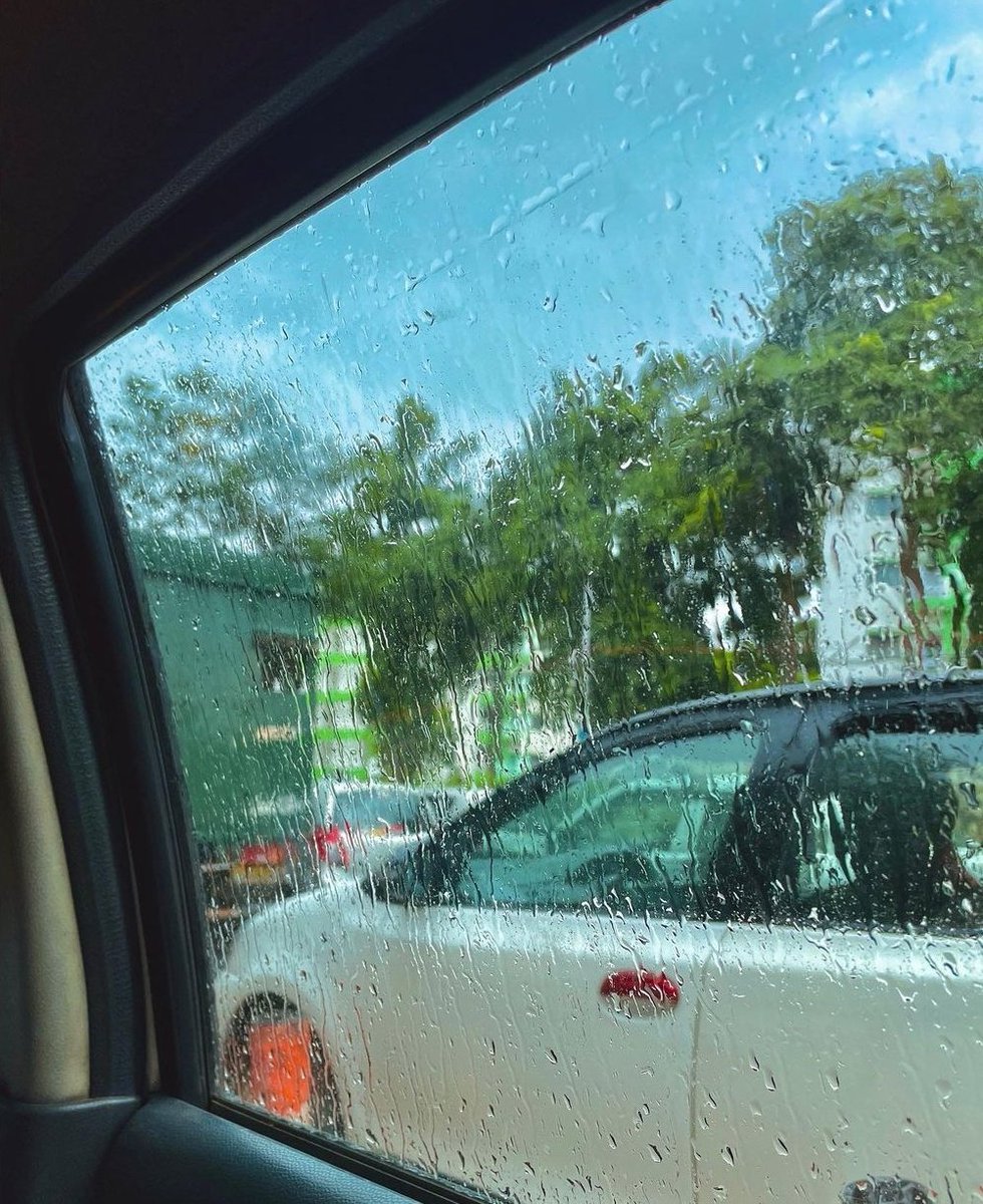 RonitRulez's tweet photo. আবছায়া...🌧
#KolkataRain #CarWindows https://t.co/EK2MfScmlN