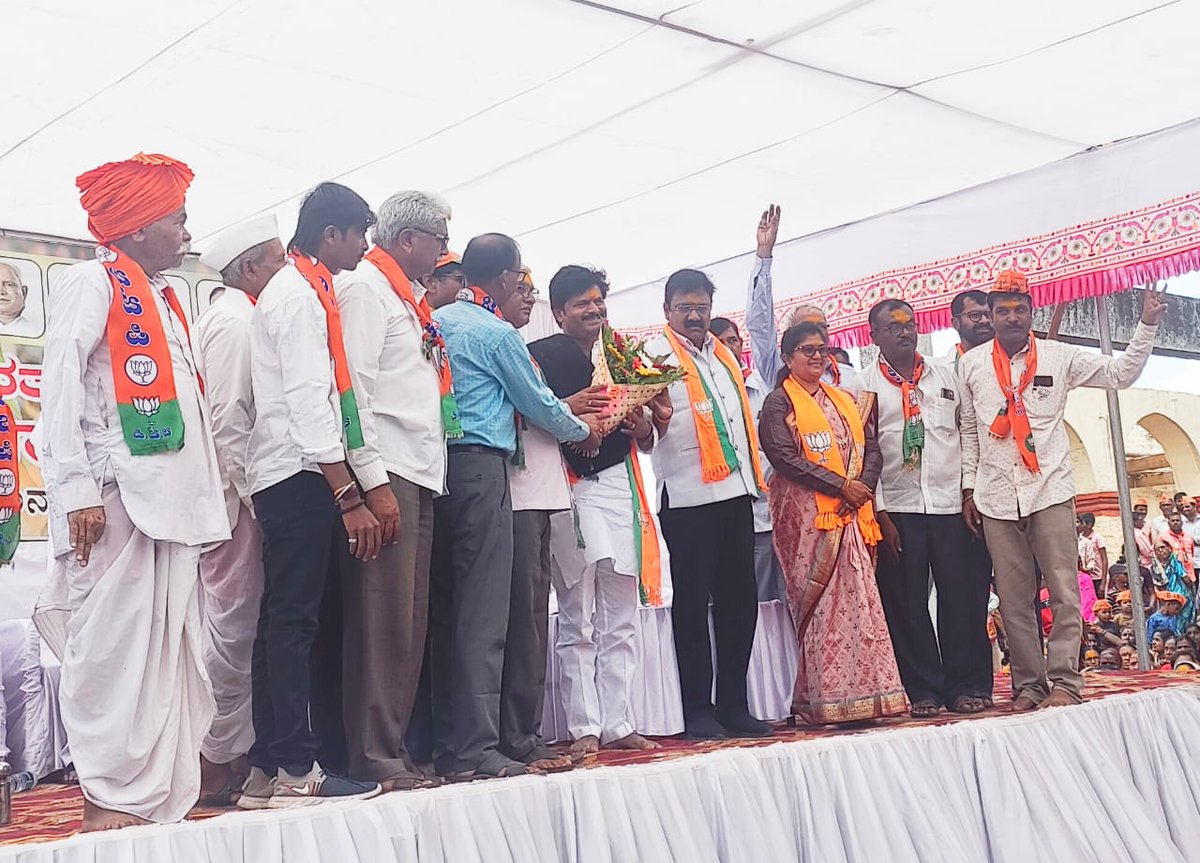 GopichandP_MLA's tweet image. शरणसिंग जी, धीरज कुमार जी, म्हाळू पिसुत्रे, पवन पाटील, रवी गावडे, वृषभ जैन, बापूसो पुजारी, सुमित सासणे, एम.पी.पाटील, आर.एम.खोत तसेच सर्व मान्यवर, पदाधिकारी व मतदार बंधू-भगिनी उपस्थित होते.
@BJP4India @BJP4Karnataka
@ShashikalaJolle
#GopichandPadalkar
#Nipani #Karnataka
