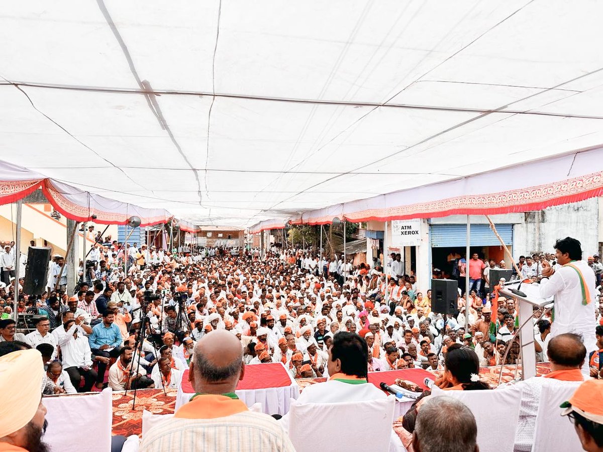 GopichandP_MLA's tweet image. शरणसिंग जी, धीरज कुमार जी, म्हाळू पिसुत्रे, पवन पाटील, रवी गावडे, वृषभ जैन, बापूसो पुजारी, सुमित सासणे, एम.पी.पाटील, आर.एम.खोत तसेच सर्व मान्यवर, पदाधिकारी व मतदार बंधू-भगिनी उपस्थित होते.
@BJP4India @BJP4Karnataka
@ShashikalaJolle
#GopichandPadalkar
#Nipani #Karnataka
