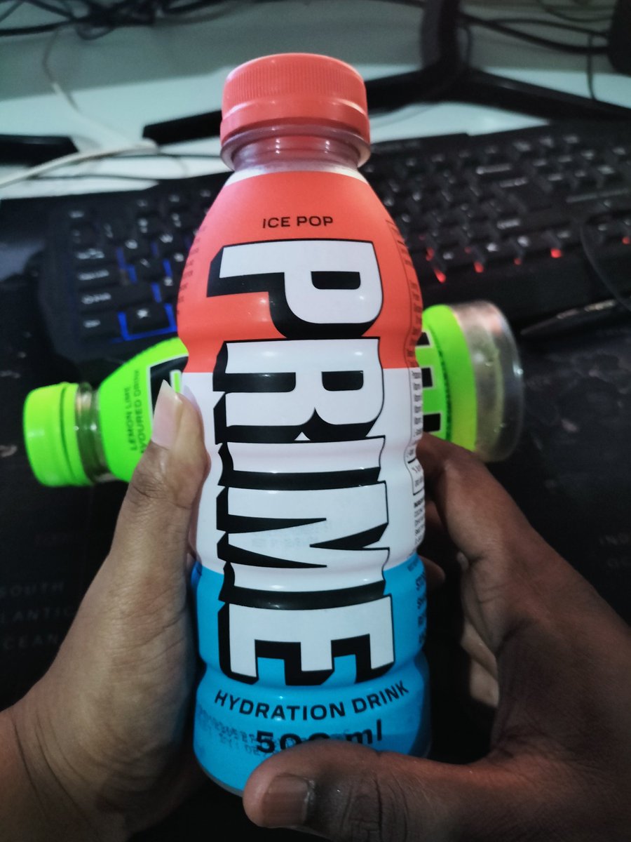 Reola04's tweet photo. Lemon lime knocked out. Round 2.
This one was interesting, it had a fizz pop taste although it smelt like medicine 🤣 .. best to have it cold.. 🤣
#Prime #LoganPaul #KSI #trending #primesa https://t.co/8TvVd6opmx