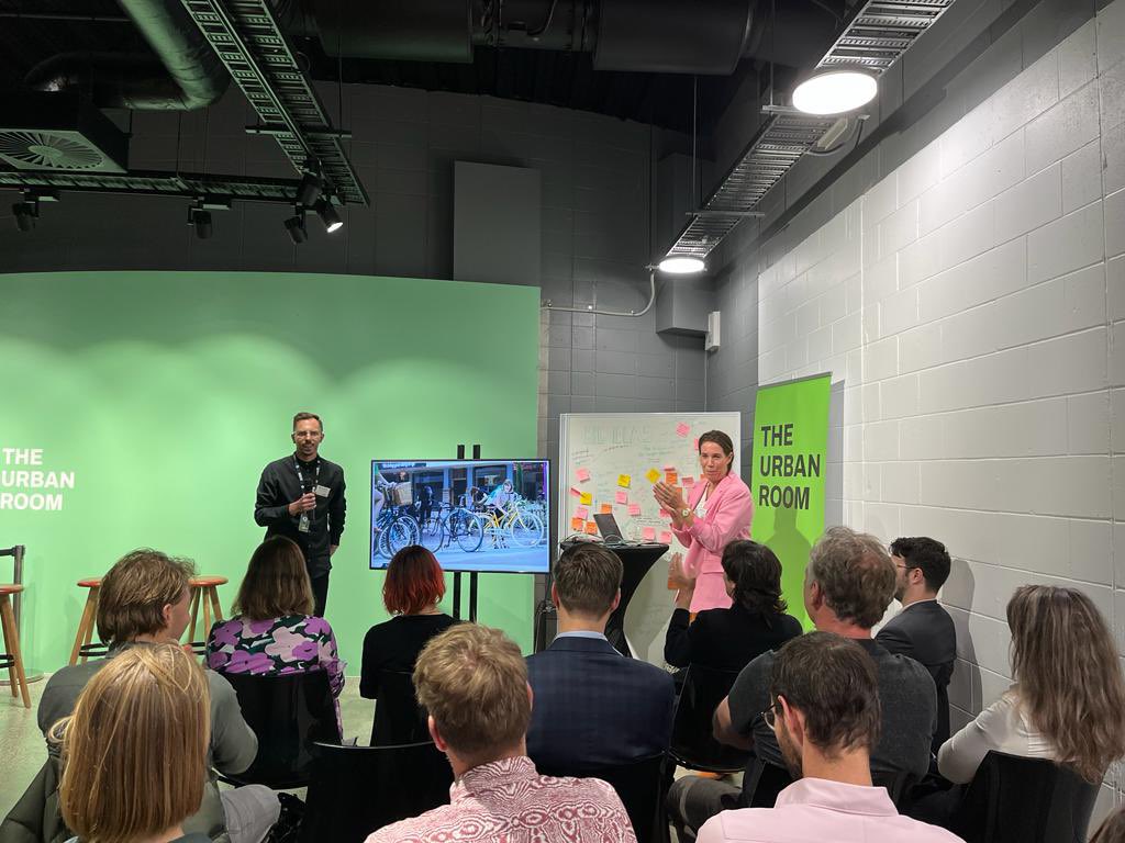 ArdvanderVorst's tweet photo. #DutchWeek🇳🇱🇳🇿
The Dutch Business Association #DBA in #Auckland hosting and talking about #sustainable transport solutions. Opportunities for NL-NZ likeminded collaboration.
🚲🚃 #ClimateAction
More info on how to get involved and to become a DBA member 👇🏼 https://t.co/i5z6RFcqkM https://t.co/0Hs0vLPNPF