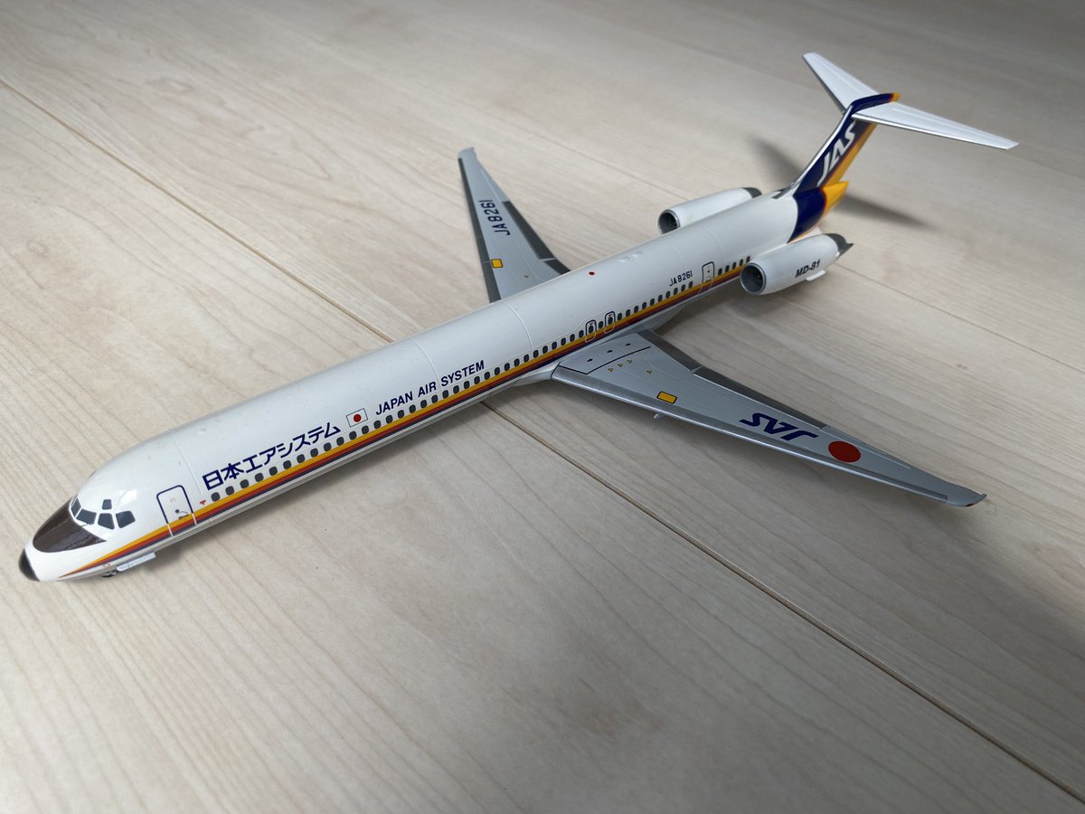 連休に奇跡的に帰省できております！
最近作業も進んでいないので実家においてあるプラモをば…笑
小学6年生の頃に作ったANAの767-300

中学3年生の頃に作ったANAの777-300

高校生の頃に作ったJASのMD-81とJEXの737-400です！
＃旅客機プラモ