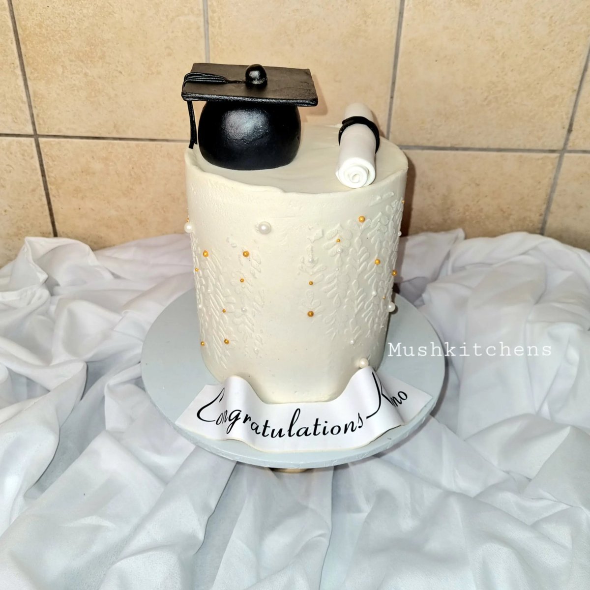 LufunoMush's tweet photo. Hi 👋,  Delicious and beautiful cakes available. I also sell desserts. For orders contact 0825268260.

#DrNandipha #FlySafair #FlySafairLuckyR9Winner #TheRiver1Magic  Mpho Simpiwe Ngema https://t.co/wxDy3LS0DC