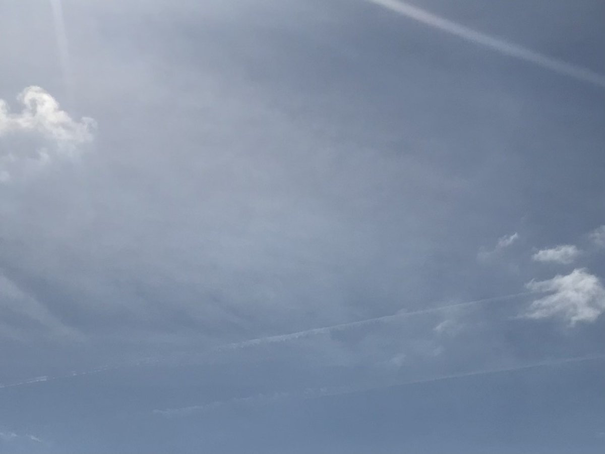 hackervank's tweet image. OEPSSS.
FF DE LUCHT BIJWERKEN 
( kwam bijna zonnetje doorheen)