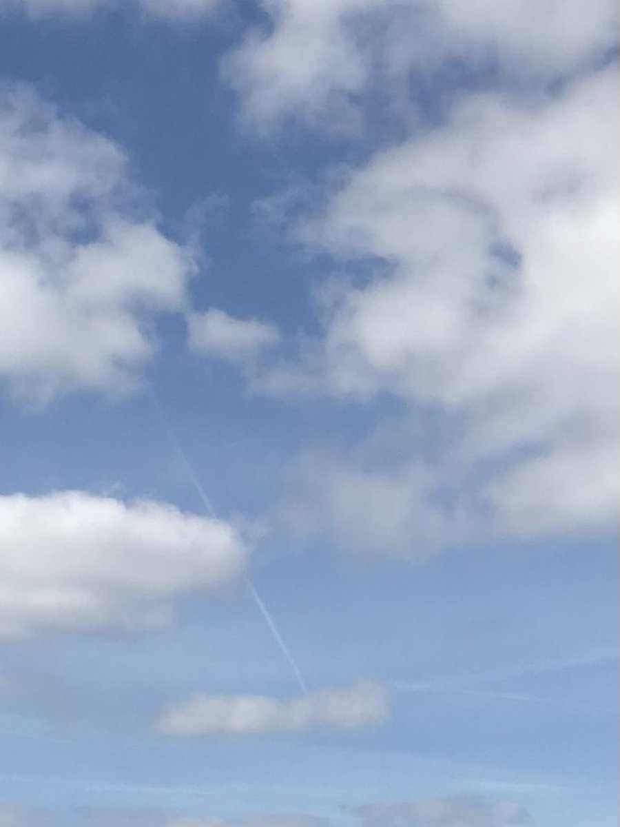 hackervank's tweet image. OEPSSS.
FF DE LUCHT BIJWERKEN 
( kwam bijna zonnetje doorheen)