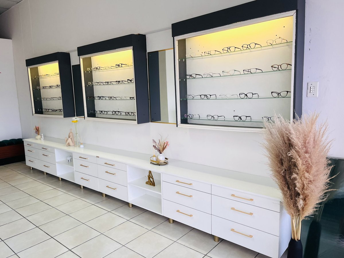 PoeletsoMpuse's tweet image. Your favourite Optometrist based in Benoni CBD (Crn Tom jones street and Bedford avenue). 
EYEDAH EYECARE, Prioritizing ocular health.