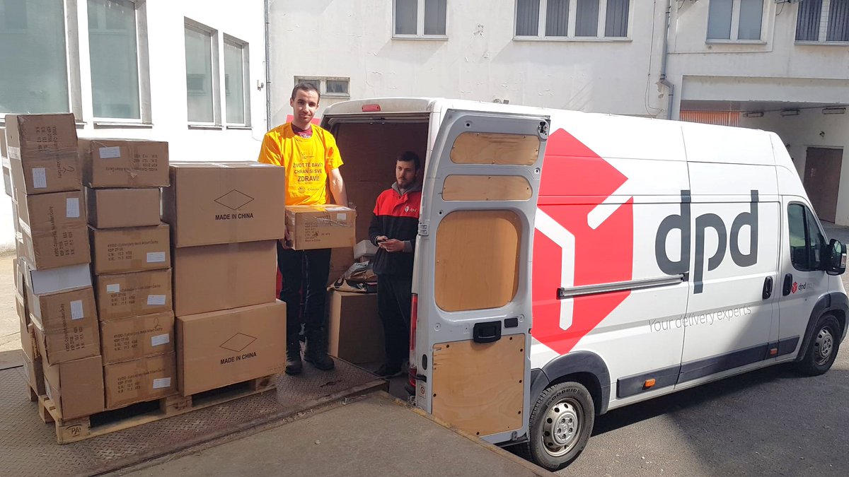 Uvědomujeme si, jak je prevence rakoviny důležitá. A jsme rádi, že jsme opět hlavním partnerem Českého dne proti rakovině. Bezplatně rozvezeme dobrovolníkům kytičky, které se již ve středu 10.5. budou prodávat po celé ČR. Děkujeme všem dobrovolníkům a těm, kteří si kytičky koupí!