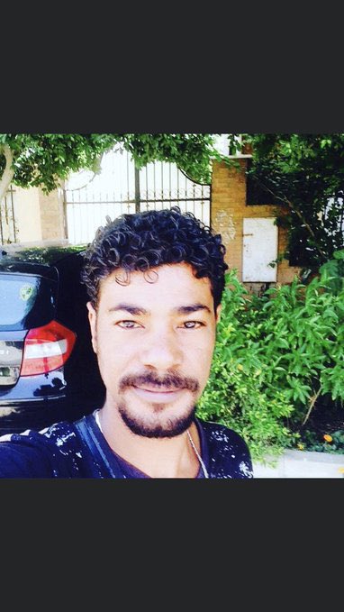 Rih_a15's tweet photo. يا جماعه دا علي اخوي ليهو يومين مختفي اخر مره قال ماشي العسيلاب وكان طالع من ضرب شديد وبنتصل عليهو تلفونو مغفول مره برد علينا واحد لغتو مكسره  ومره برد علينا واحد حبشي بجد قلبنا مقطوع عليهو  اي زول يشوفو في حته يتصل ع الارقام دي 
0999540358
0929688655
 ارفعو لي البوست https://t.co/56l6w5zwsU