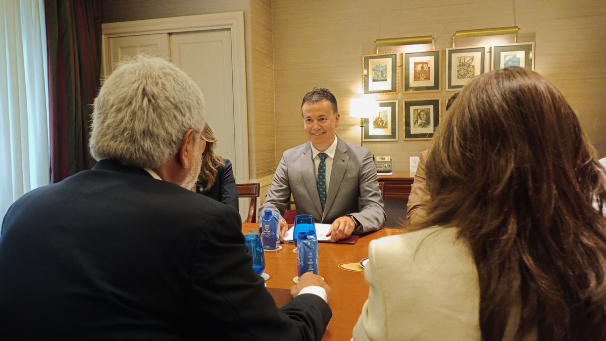 🇪🇸🇨🇴<a href="/hectorgomezh/">Héctor Gómez</a> se reúne con <a href="/GermanUmanaM/">Germán Umaña Mendoza</a>, ministro de Comercio, Industria y Turismo colombiano. 

🗣️"Colombia es estratégica para las empresas españolas, nuestro objetivo es seguir reforzando la cooperación comercial entre ambos países".