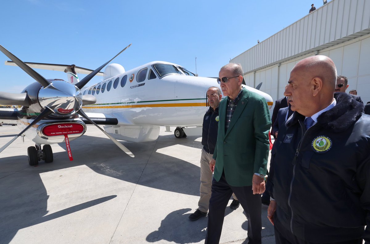 tcbestepe's tweet photo. Cumhurbaşkanı Erdoğan, orman yangını söndürme uçakları ve helikopterleri teslim törenine katıldı https://t.co/QBFpkq6ohz https://t.co/BJQlUlyvnv