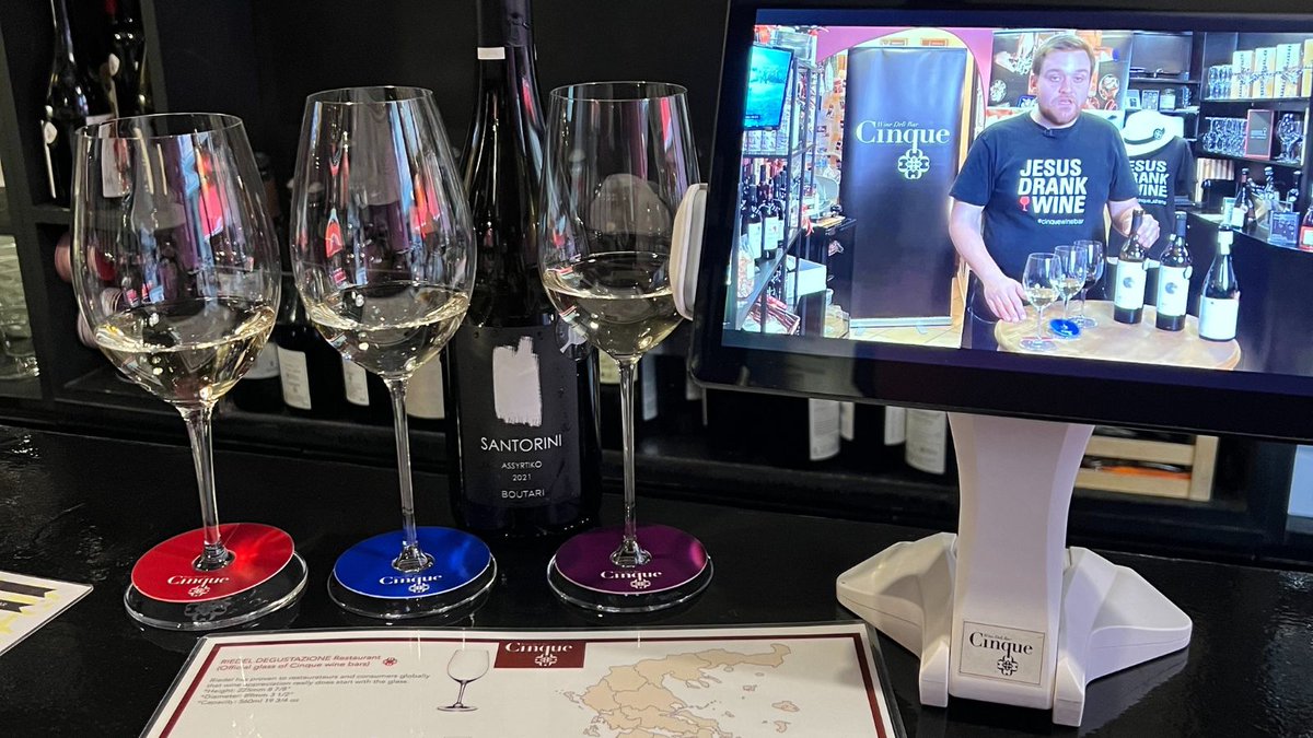 Cinque wine bars Athens always trying to elevate your #greekwinetasting experience..
It's all about driving your senses to discover new paths.
Let us introduce you to our new wine tasting that our #greeksomm created for all of you, our beloved #winelover - s.