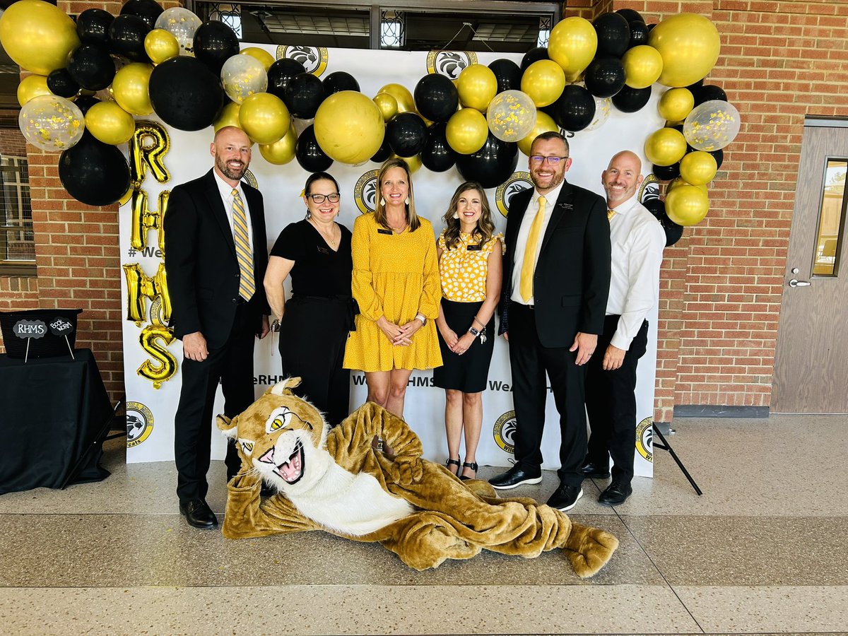 Elizabeth Bennett (@ebennett16) on Twitter photo Future Wildcat Night 💛🖤💛🖤
#GoWildcats Future Wildcat Night 💛🖤💛🖤
#GoWildcats