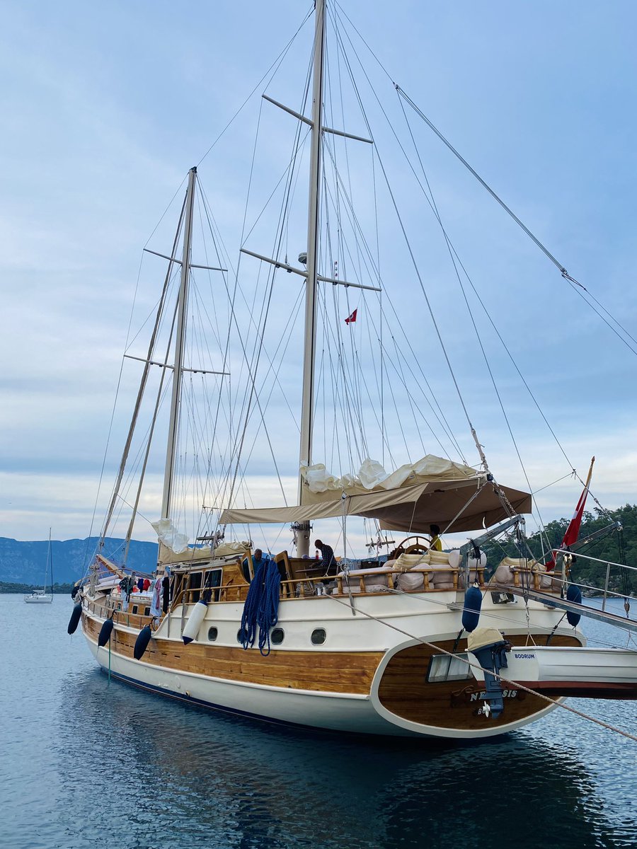 DIYWITHJOY's tweet photo. Here’s the @ScicSailing luxury Nemesis yacht we’re staying in! It’s 28m long and can fit up to 16 people! I’m impressed with how spacious the deck is. The rooms are super cozy which is perfect for a solo traveller like me or a couple ☺️

#ScicSailing *press trip https://t.co/WDtBqewX2Y