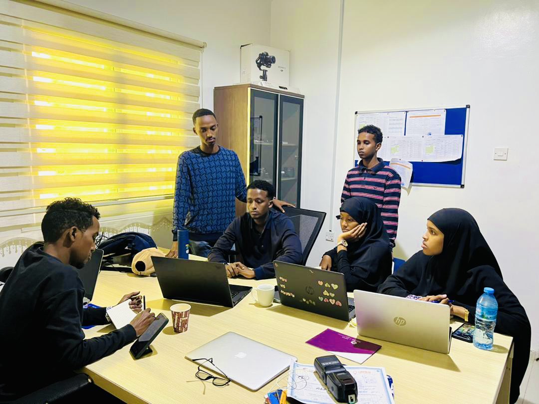 yahyesefle's tweet photo. TeamWork #communication https://t.co/hsTzKockdR