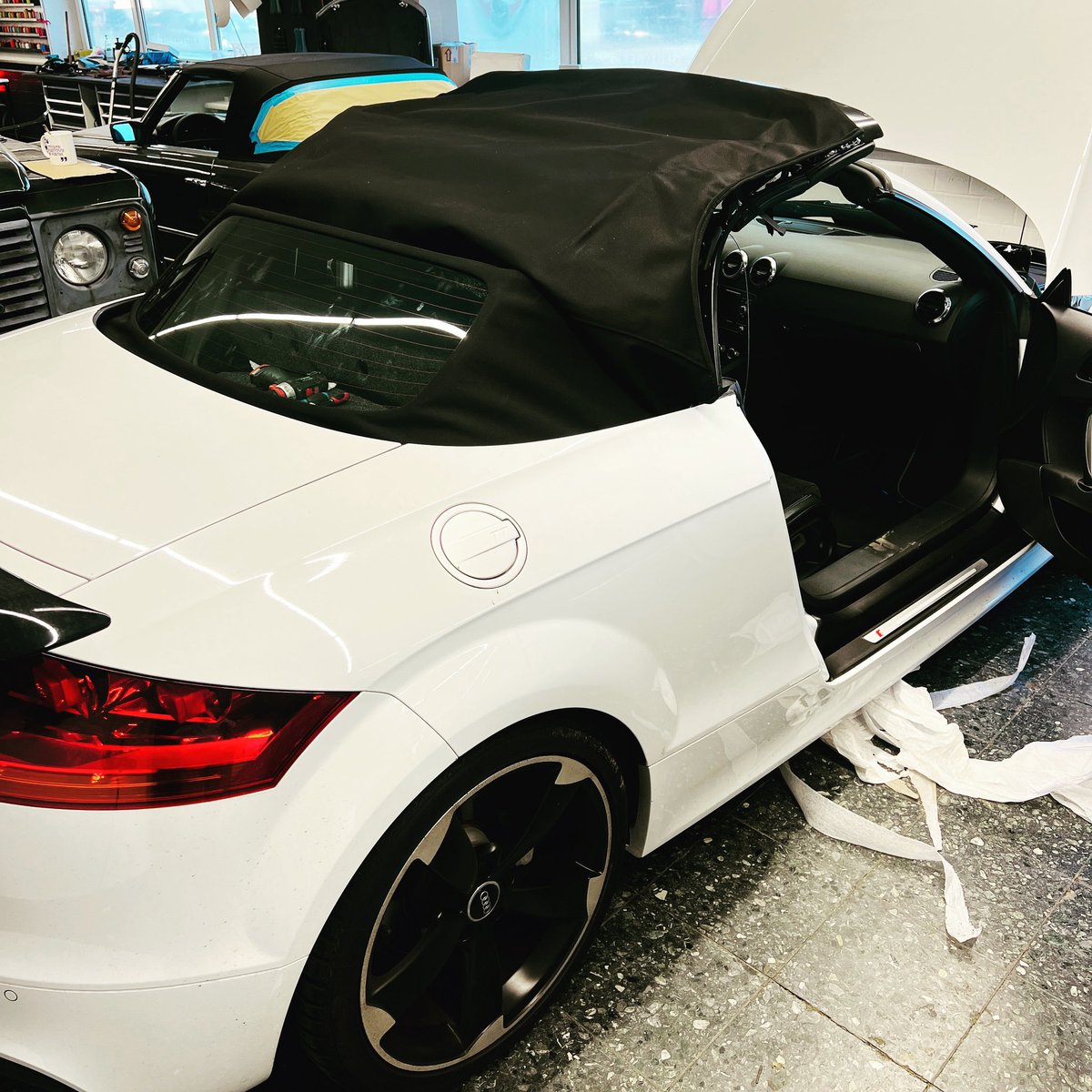 RobertRoseGmbH's tweet photo. New rooftop #audi #rauditt #audicarsclub #audicabriolet #sonnenland #dortmund #sattlerei #cabriolet #cabrioverdeck #interiordesign #interior #innenausstattung #autosattler #autosattlerei #Manufaktur #cabrio #auto #cars #leder #leather #carinterior https://t.co/5ajmTQ0tvF