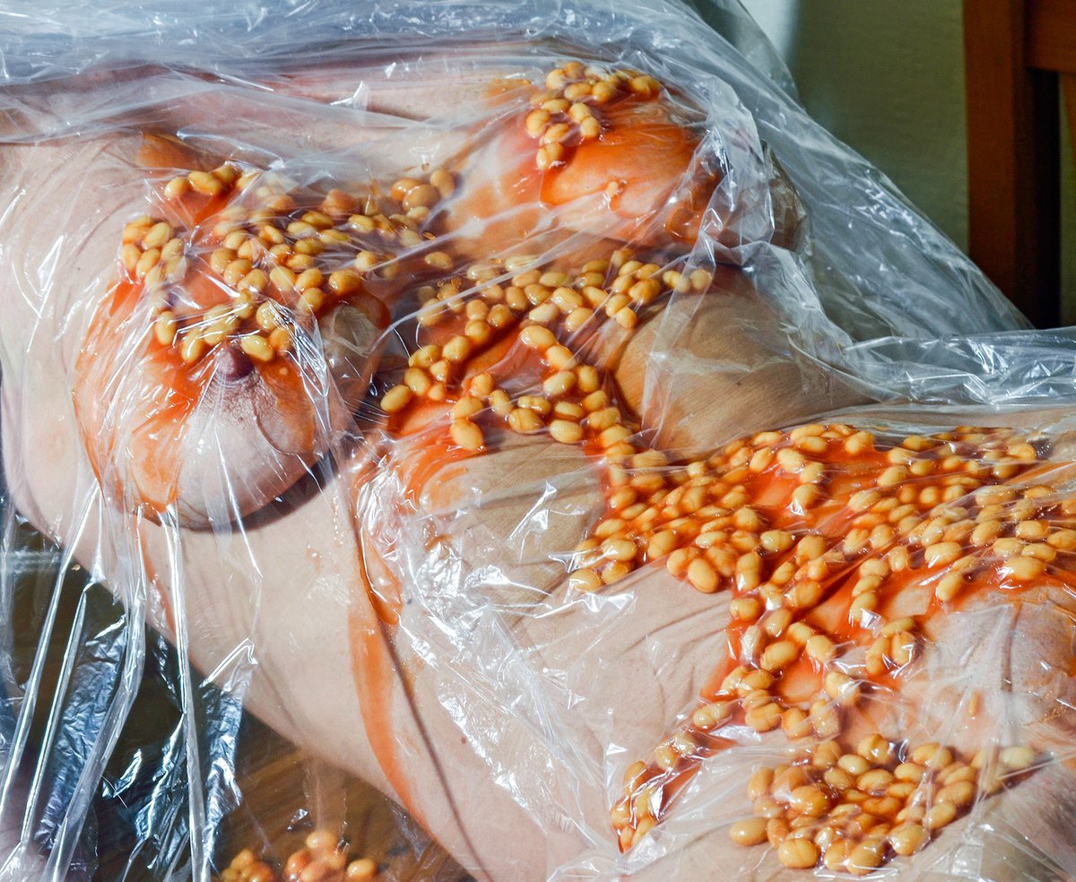 bentbox.co/showbox?2Nx1Nf… Messy Plastic #food #fetish #plasticfetish #plasticsheet #plasticwrapped #messy #sexy #nude #naked #clingfilm #clingfilmbondage #saranwrap