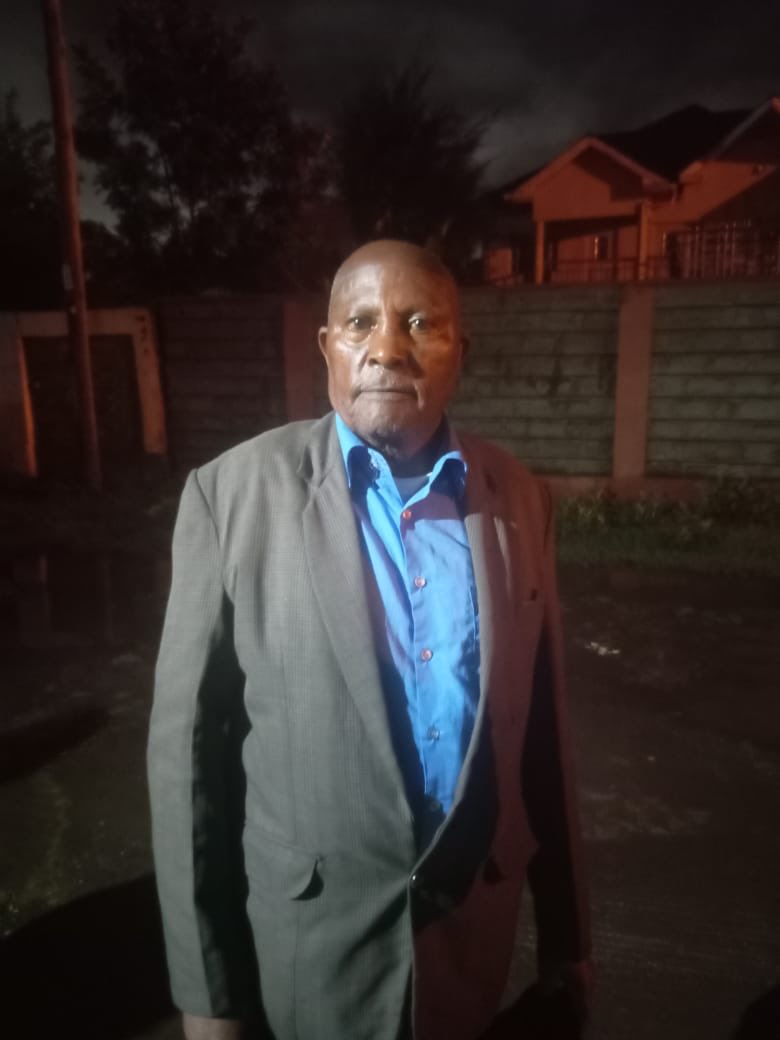 suemc_phee's tweet photo. The above elderly man who identifies himself as "Kimani wa Karanja" has just been found lost in Shalom court.
He says he is from Kiranga, Murang'a &amp; has a son called Karanja &amp; daughters called Nduta and Muthoni.He is at karagita police station in mihang'o Nairobi. Kindly share https://t.co/cRrPIbVJIT