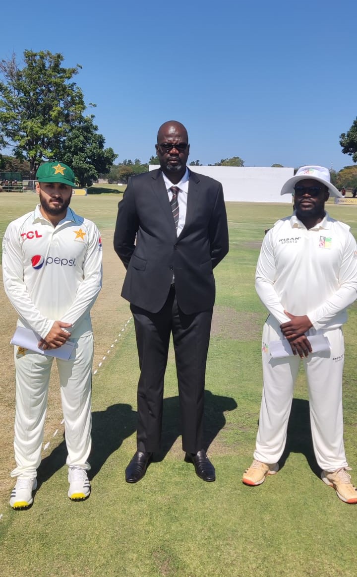 📸🪙

Zimbabwe A win the toss and decide to field first against Pakistan Shaheens in the first four-day match in Kwekwe 🏏

#ZIMvPAK